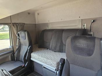 DAF XF 440 4x2 / LES / SCHOOL / TAIL LIFT / 4 SEATS